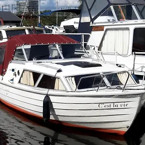 https://motor-yacht-almaz.amsterdamhotelsnl.com